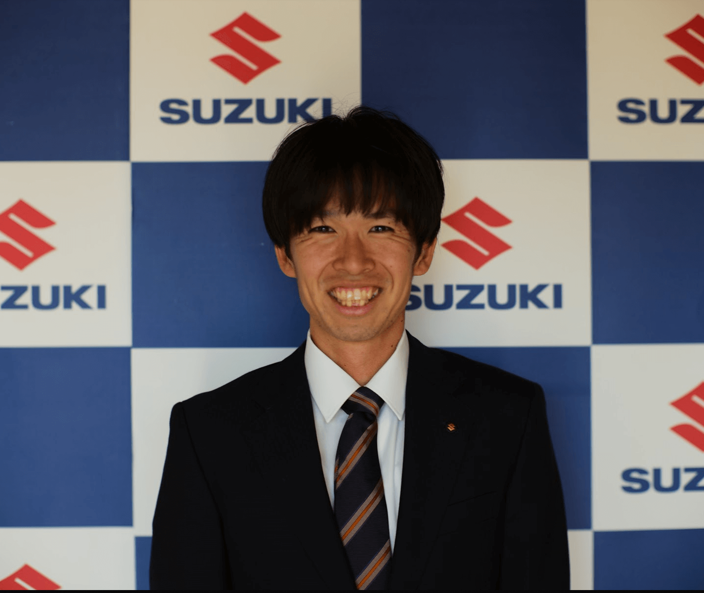 選手写真：鈴木 駿