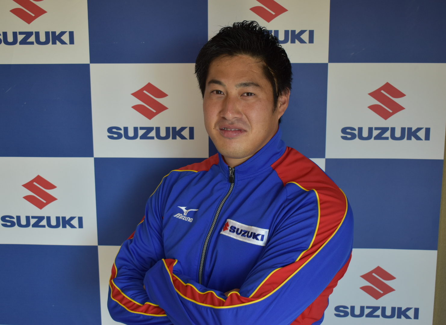 選手写真:新井 涼平