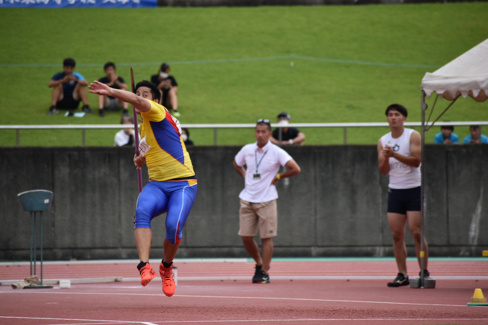 選手写真:新井 涼平